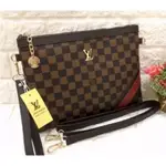 女士 LV CLUTCH SLING BAG SLINGBAG 包有 2 個空間可現場付款