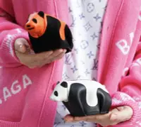 在飛比找Yahoo!奇摩拍賣優惠-Loewe 西班牙奢華皮革 Panda Coin Pouch