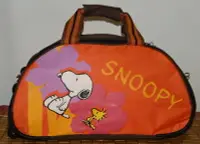 在飛比找Yahoo!奇摩拍賣優惠-SNOOPY 史努比 大容量兩用拉桿旅遊包 手提行李袋 拉桿