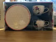 Exclusive Disney Mickie and Mini Mouse kising 6.7 oz tea cup set