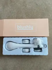 Blushly Cleansing & Exfoliating Body Brush w/ 4 Brush Heads New with box