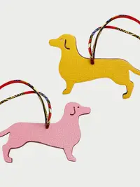 在飛比找Yahoo!奇摩拍賣優惠-熱銷#Hermes小狗掛件真皮臘腸狗包掛飾可愛petit狗狗