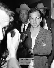 LEE HARVEY OSWALD AT DALLAS POLICE HQ ON NOVEMBER 22, 1963 - 8X10 PHOTO (AZ-032)
