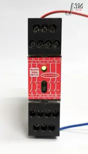 18001 BANNER MACHINE SAFETY RELAY MODULE (NEW IN OPEN BOX) EM-T-7A