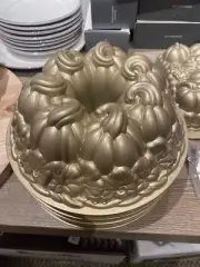NEW Williams Sonoma Nordic Ware Harvest Pumpkin Patch Pan 3D Bundt Cake Mold