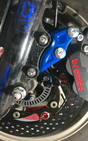 惡搞手工廠 SYM DRG 158 BREMBO 對四 卡鉗座 40MM MMBCU 曼巴