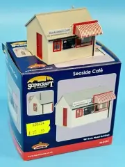 BACHMANN SCENECRAFT 'OO' GAUGE 44-0152 'SEASIDE CAFE' (RESIN) NEW & BOXED !