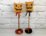 2x Jack o lantern pumpkin on stick, Spooky Halloween decor