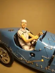 1/18 FIGURE HELLE NICE DRIVING VROOM PAINTED FOR CMC BUGATTI 35 CMR