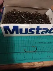 Nos Mustad Hooks 1000 Hooks In Box New Nice