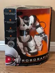 New Vintage 2004 Wow Wee Robosapien Robot Toy Remote Control New In Box #8081