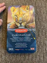 NEW 24 Derwent ChromaFlow Coloured Pencils Tin Set Rich Vibrant Professional
