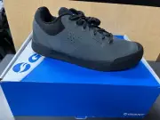 NEW Giant SHUTTLE FLAT Men's ATB Bike bicycle SHOES EU 40 US 7.5 Black/Gum