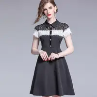 在飛比找momo購物網優惠-【a la mode 艾拉摩兒】肩上黑白撞色蕾絲素面裙洋裝(