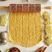 AvviKro Christmas Rolling Pin, Wooden 3D Embossed Rolling Pin with Engraved Christmas Themed Deer Pattern, Perfect for Baking Embossed Cookies, Kitchen Tool
