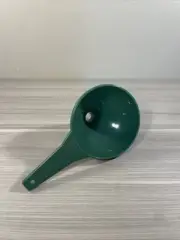 Tupperware Large Funnel Fill Oil Bottles Shakers Green Kiss Shape New!