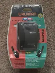 VINTAGE SONY WALKMAN PERSONAL CASSETTE PLAYER WM-FX 321 NEW