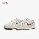 NIKE 休閒鞋 WMNS DUNK LOW SE 85 海鹽白 米白 紅 雙勾 解構 女鞋 麂皮 DO9457-100