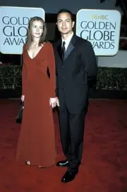 Julia Roberts & Benjamin Bratt at the Beverly Hilton Hotel in Los - Old Photo