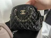 Jeong Gai-ha Genuine Chanel Patent Shopping Bag Mini Season Bag Discontinued