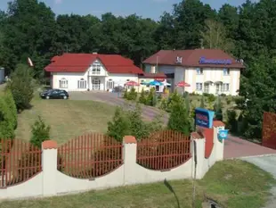 Hotel Pod Dębami