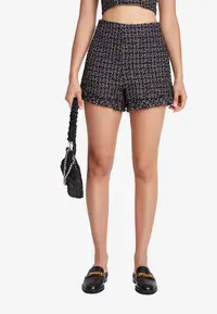 在飛比找ZALORA購物網優惠-Tweed Plaid Raw Hem Shorts