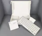 SEALED Apple A1359 iPad Keyboard Dock MC533LL/A 30-Pin 1st 2nd 3rd Gen NIB CLEAN