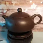 ‌🍵宜興紫砂廠 紫泥 蓮花玉笠壺🍵 壺名：蓮花玉笠 出水：7孔 容量：約140CC 泥料：紫泥 現貨實拍優惠特價