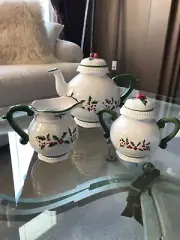 New Crabtree & Evelyn Christmas Teapot, Creamer and Sugar Set