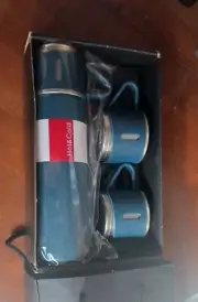 Brand New Vacuum Flask Set ~ Two Cups and 1 Thermos ~ 12 hours Hot or Cold-Green