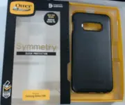 OTTERBOX Symmetry Series Case for Galaxy S10e - Black (77-61563/77-61581)