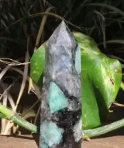 Polished Emerald Crystal Generator 99 Grams Natural Green 90mm Tall Point