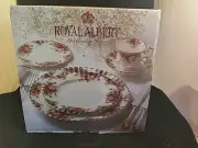 ROYAL ALBERT OLD COUNTRY ROSES 20-PIECE DINNERWARE SET - New In Box