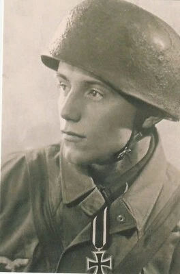 German WW II Photo -- Fallschirmjäger - Paratrooper - IRON CROSS