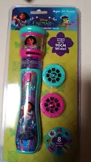 DISNEY ENCANTO SLIDESHOW PROJECTOR TORCH INCLUDES 2 DISCS 5 + YEARS