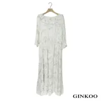 在飛比找momo購物網優惠-【GINKOO 俊克】荷葉領花卉洋裝