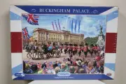 Gibson Buckingham Palace 1000 Piece Jigsaw Puzzle London Queen Elizabeth Parade