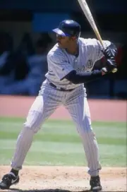 Outfielder Devon White of the Arizona Diamondbacks in action 1998 Old Photo 1
