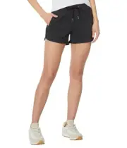 Woman's Shorts TravisMathew Cloud Tie Shorts 2