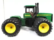 ERTL - JOHN DEERE 9200 FARM TRACTOR / TRIPLES - 1/16 DIECAST