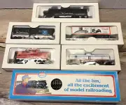 Model Power Mr. Goodwrench GM Train set & Track Engine & four cars & track