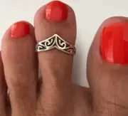 Women's Solid Metal Unique Design 'v' Shape Adjustable Fancy Toe Ring 925 Silver