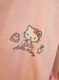 在飛比找Yahoo!奇摩拍賣優惠-HELLO KITTY 浴袍，日本購入