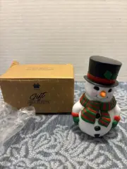 AVON VINTAGE CHRISTMAS TOP HAT SALT AND PEPPER SHAKER SNOWMAN - FREE SHIPPING