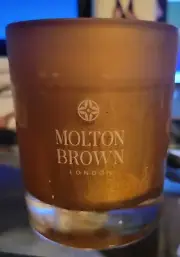Molton Brown Mesmerising Oudh Accord & Gold Signature Scented Single Wick Candle