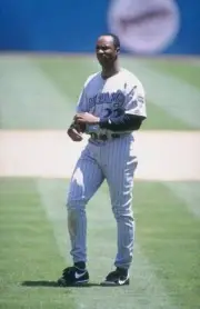 Outfielder Devon White of the Arizona Diamondbacks in action 1998 Old Photo 4