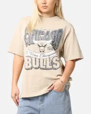 [MITCHELL & NESS] Mitchell & Ness Women's Chicago Bulls Sportsmanship T-shirt Pepper - Size M M Pepper