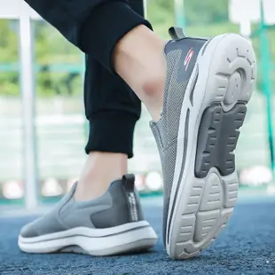 【適合矮個子】增高3cm！斯凱奇/Skechers GOWALK Archfit 男士新款厚底耐磨運動鞋 時尚休閒鞋