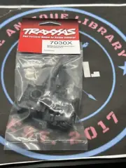 Traxxas. 7030X Front Bulkhead (Left & Right Halves)