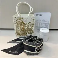 在飛比找蝦皮購物優惠-真品 台灣專櫃購證 CHRISTIAN DIOR 千鳥格絲巾